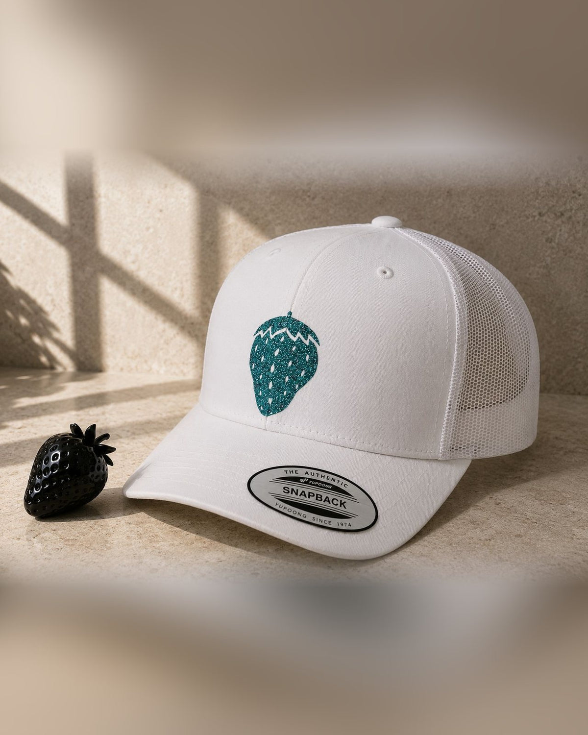 Casquette Blanche Fraise Turquoise — vue 1