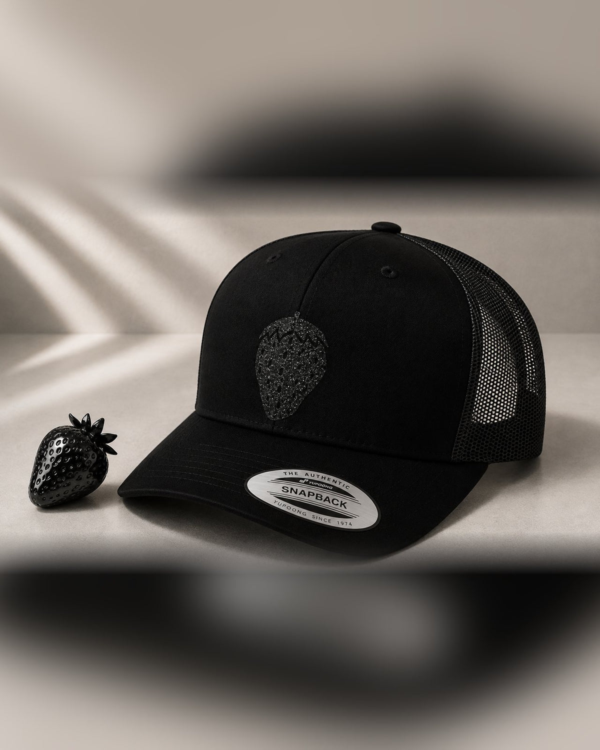 Casquette Fraise Noire Pailletée — vue 1